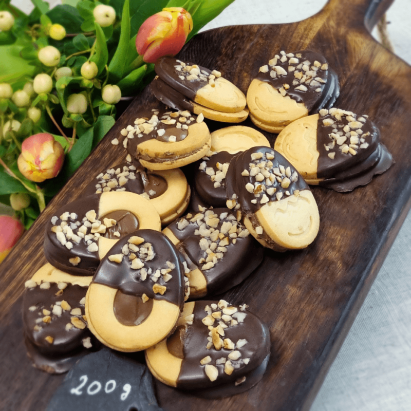 Osterkekse mit Haslnusscremefüllung